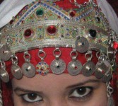 النساء الأمازيغيات يقاومن التجاعيد بـ