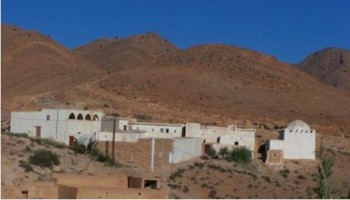 مدرسة تانكرت العتيقة إفران الأطلس الصغير