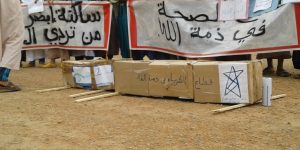 (فيديو) ... نعش وزارة الصحة والـO.N.E.E  يُحملان على أكتاف سكان جماعة إبضر في وقفة احتجاجية